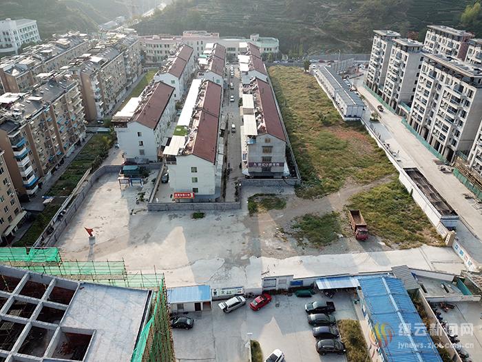 区块安置房及市政道路工程位于县城新区东方苑北侧,旭山名邸小区南侧