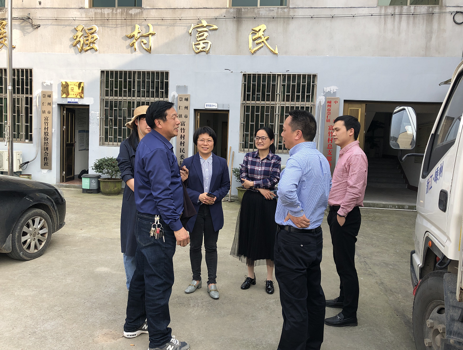 市委常委宣传部长潘启富走访崇仁镇富竹村