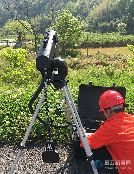 激光炮显威力远程清除电线隐患