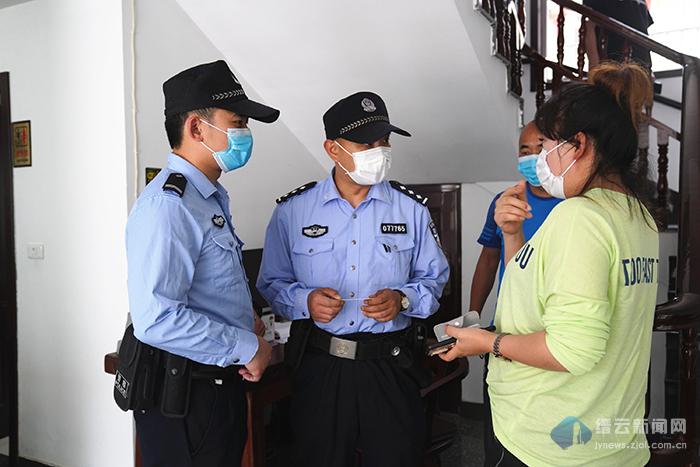 "5月1日,缙云县公安局仙都派出所民警周敏一早便到辖区