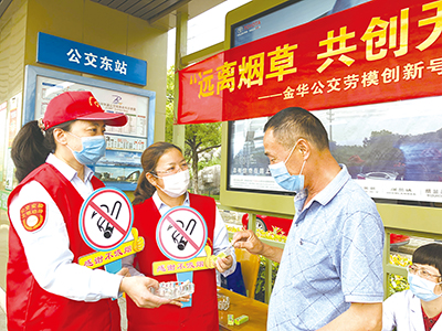 市人民医院开展了"远离烟草共创无烟健康环境"为主题的无烟日劝导活动