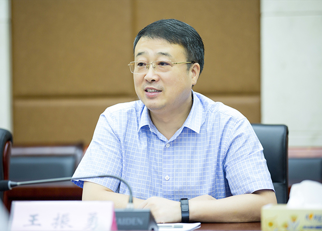 林世南表示,市城发集团将以高起点,严要求参与高教新区城市建设