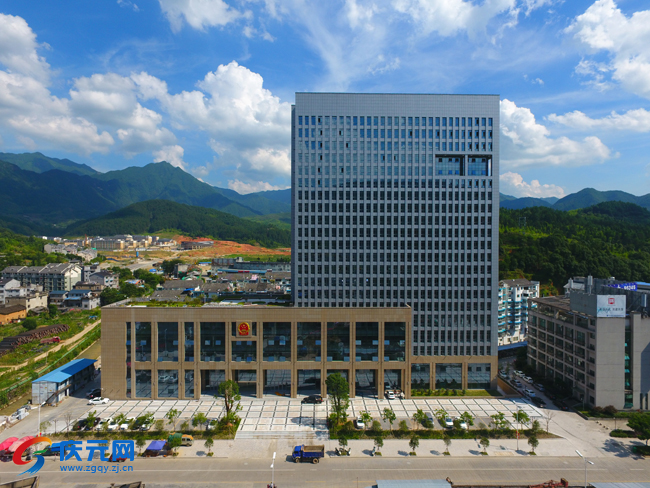 县行政服务中心 战"疫"一线党旗飘扬