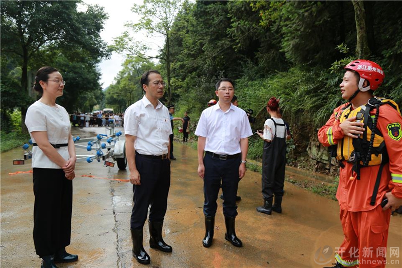 县领导汪黎云,樊勇军,周明军等参加.