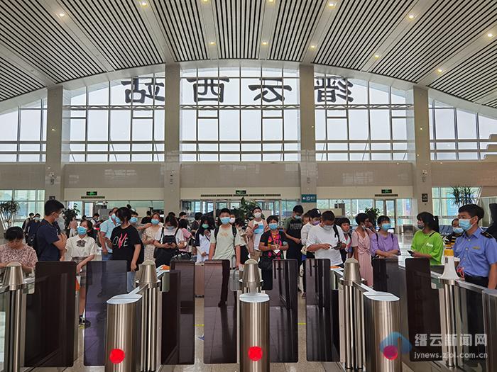 7月10日0時起,全國鐵路實施新列車運行圖暨暑期運行圖.