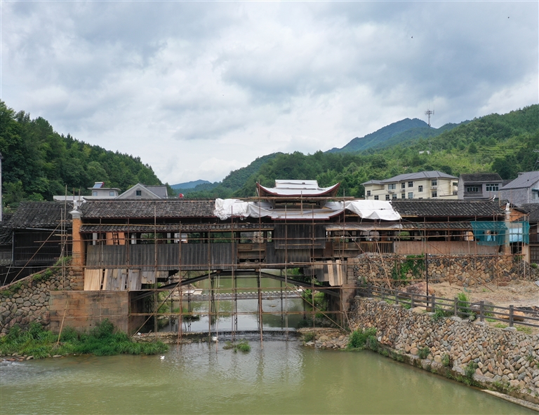 小梅镇孙坑村双溪桥保护修缮工程正在实施中-龙泉新闻网