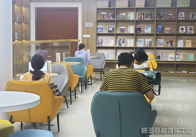 新闻中心 嵊泗新闻  针对暑期,图书馆新进一批图书,吸引读者到图书馆
