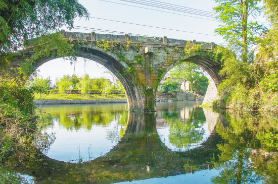 八年拍摄一千座古桥-嵊州新闻网