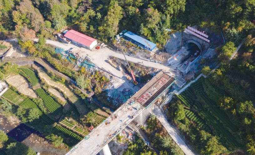 新昌杭绍台铁路门溪江大桥贯通