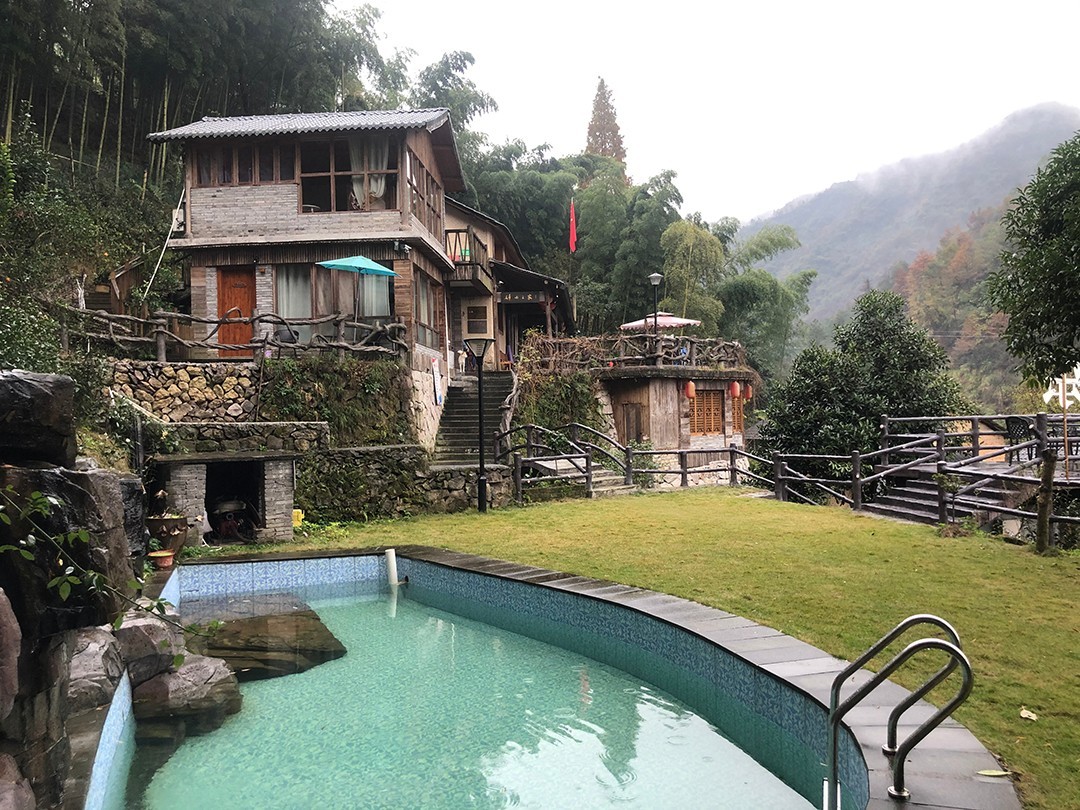 鹿鸣翠谷·青年之家