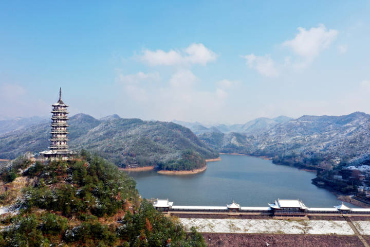 东阳:雪后浪坑水库美如画