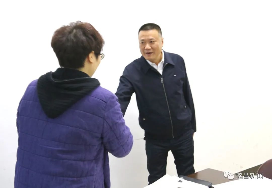 县领导尹建中,李宣,赵文明,谭国庆,潘堂根,吴建华陪同调研或参加座谈.