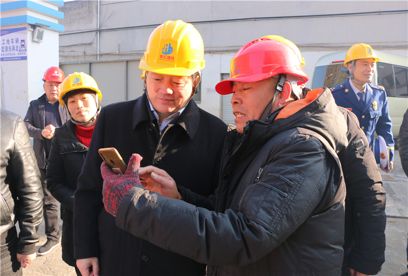 元旦前夕,为有效防范遏制各类安全事故,12月31日,县领导叶伯军,上官