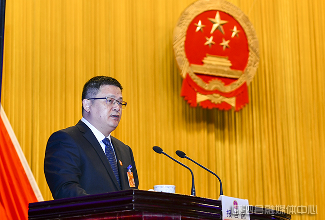 县委副书记,县长邵雷作嵊泗县人民政府工作报告.