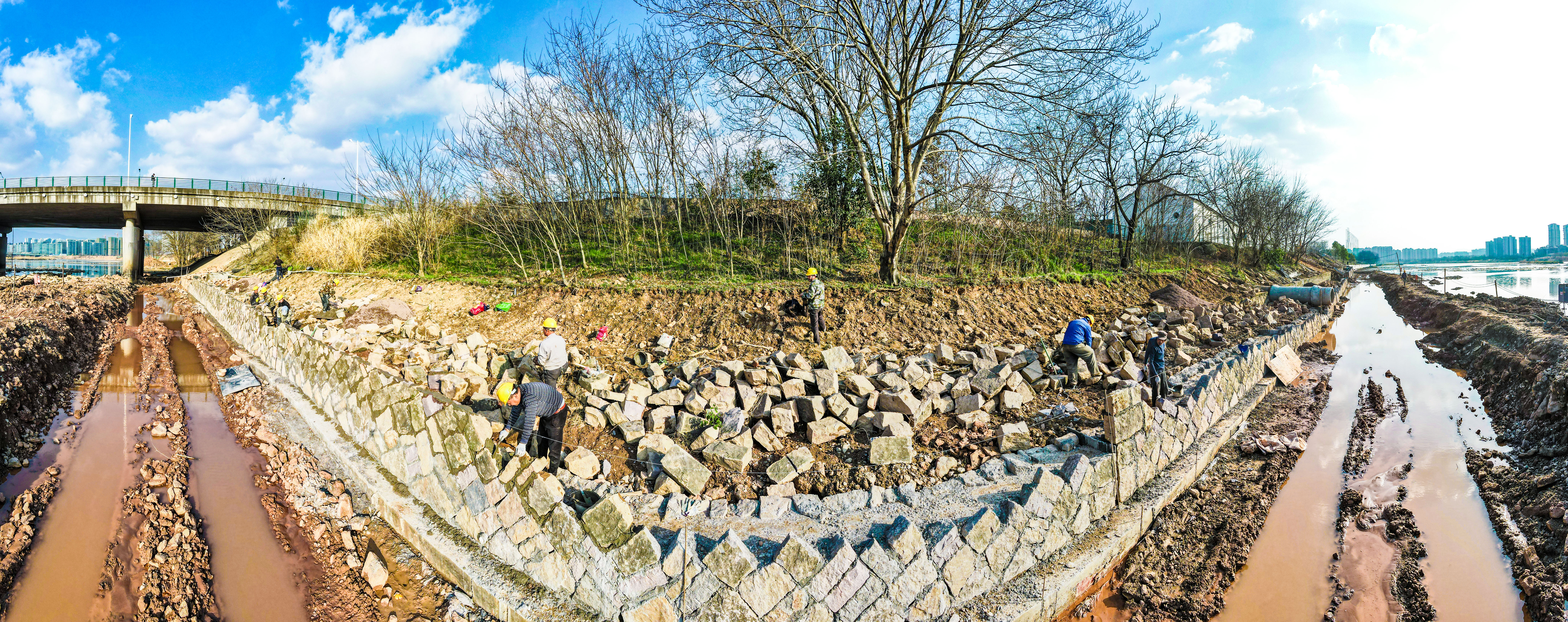据了解,工程涉及市区"三江六岸"堤防四段,全长14.45公里.编辑:黄云鹏