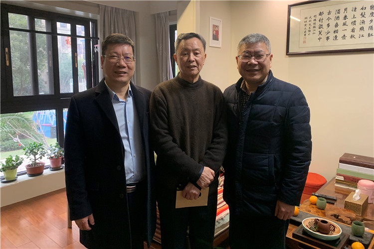 诸葛启钏看望慰问民革老同志