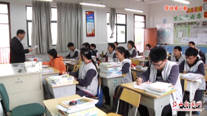 "江爱国是岱山中学的一名物理教师,每周六节物理课教学是他20余年教学
