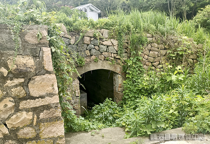 "寻访红色足迹"——五龙乡:红蕴五龙寻印记 鱼雷洞里忆往昔-嵊泗新闻