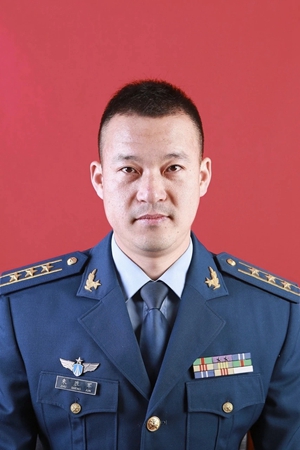 中国上校军服照片图片