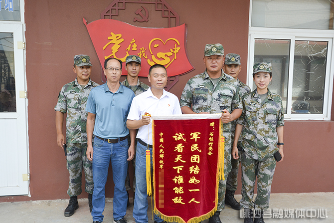 双拥共建结硕果 部队致谢送锦旗-嵊泗新闻网