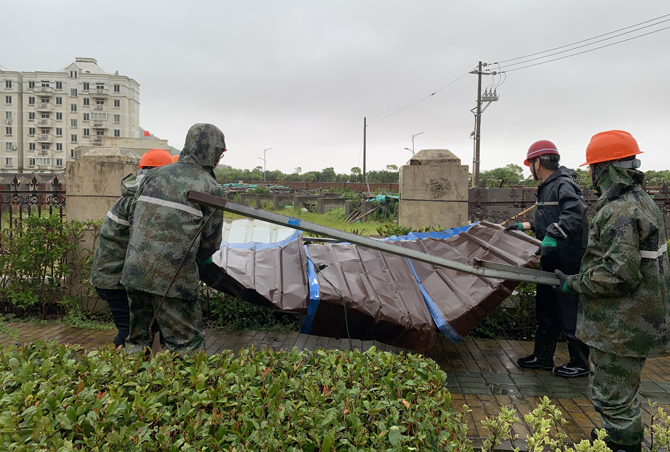 洋山:抗台一线践初心,风雨更映党旗红