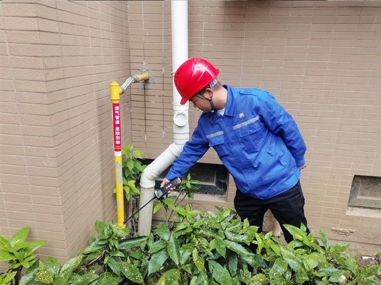 振能公司开展小区管网专项排查活动