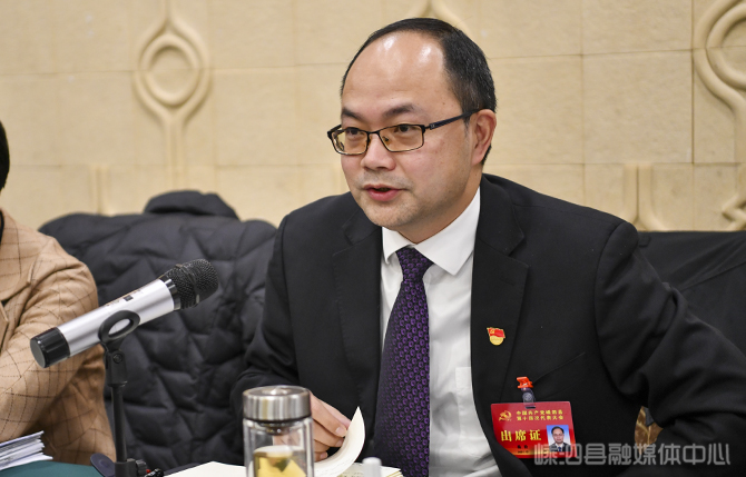 【党代会】杨松参加代表团讨论-嵊泗新闻网