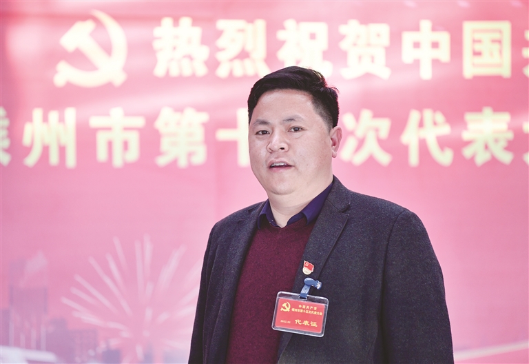 市党代表石璜镇中心小学校长张勇打造数字校园有效助力教育发展