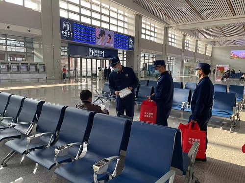 的发生奠定了基础,为群众过节旅途筑起了一道牢固的消防安全"防火墙"