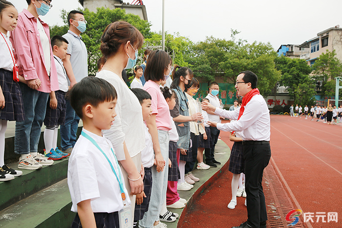 庆元县实验小学举行第十届读书节之国学经典大咖讲名家进校园活动