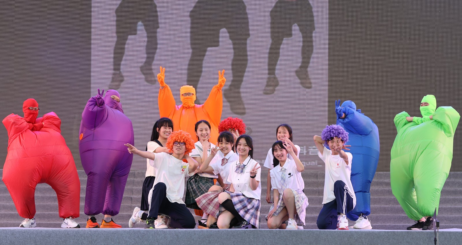 舞动青春炫出自信路桥实验中学举行第二十二届文化节文艺晚会