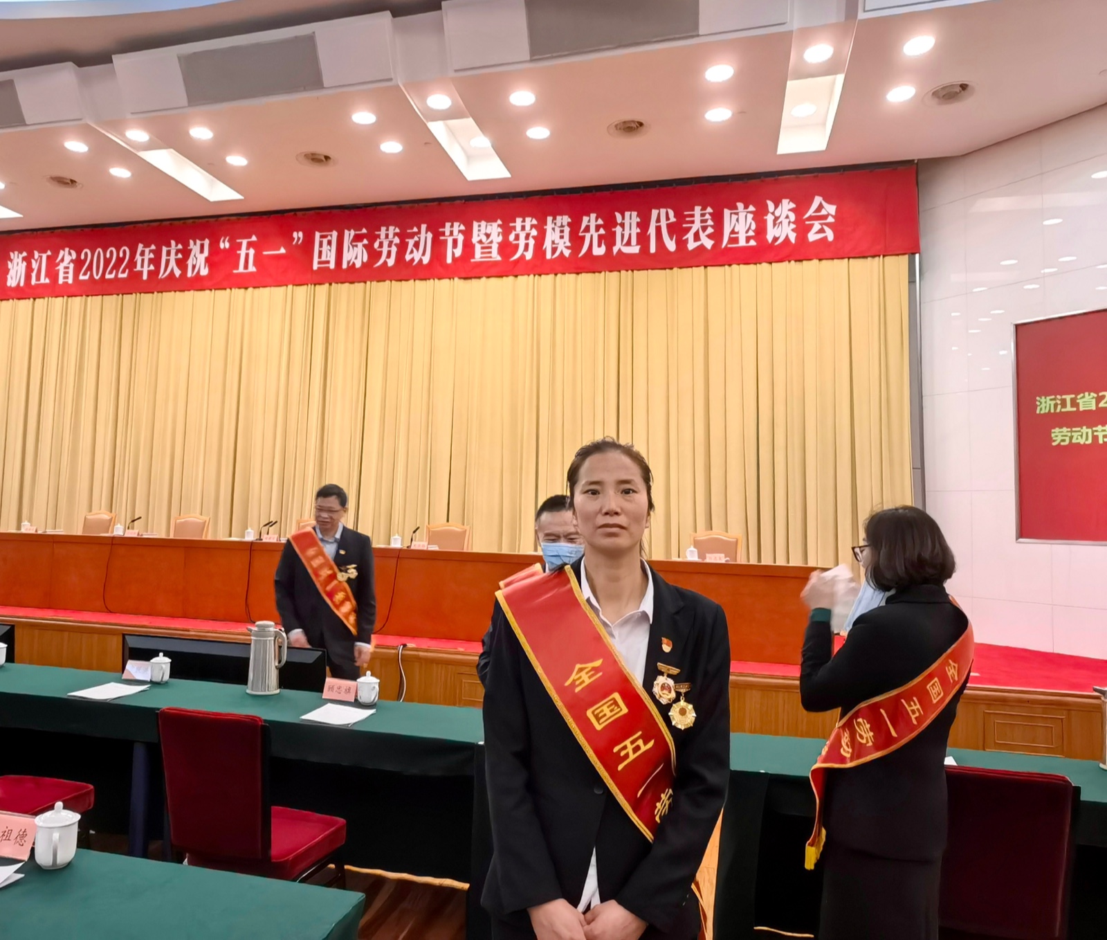 王利芳扎根一线绽芳华