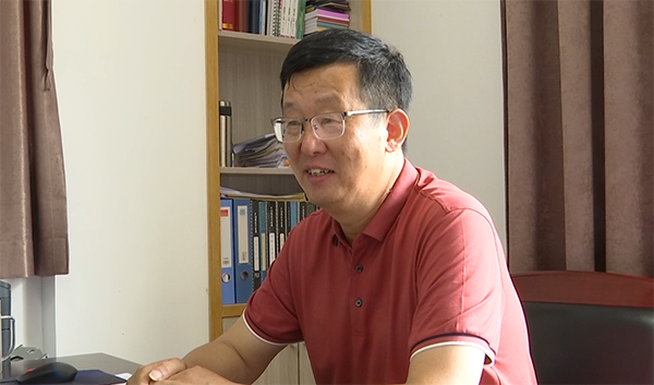 "大衢中学校长王建军说.百姓信任,家长认可,学生热爱.作为一所大衢老