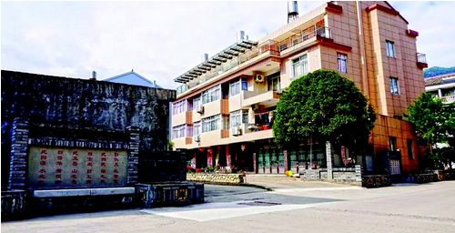 近日,记者走进宁溪镇炭场头村,只见道路平整开阔,农家庭院绿意盎然,房