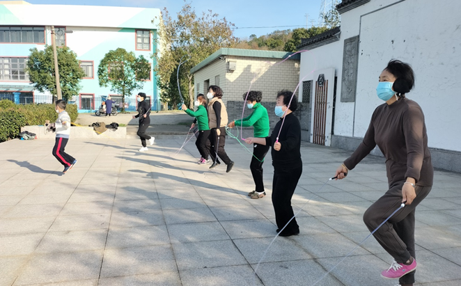 桥头村举办跳绳比赛