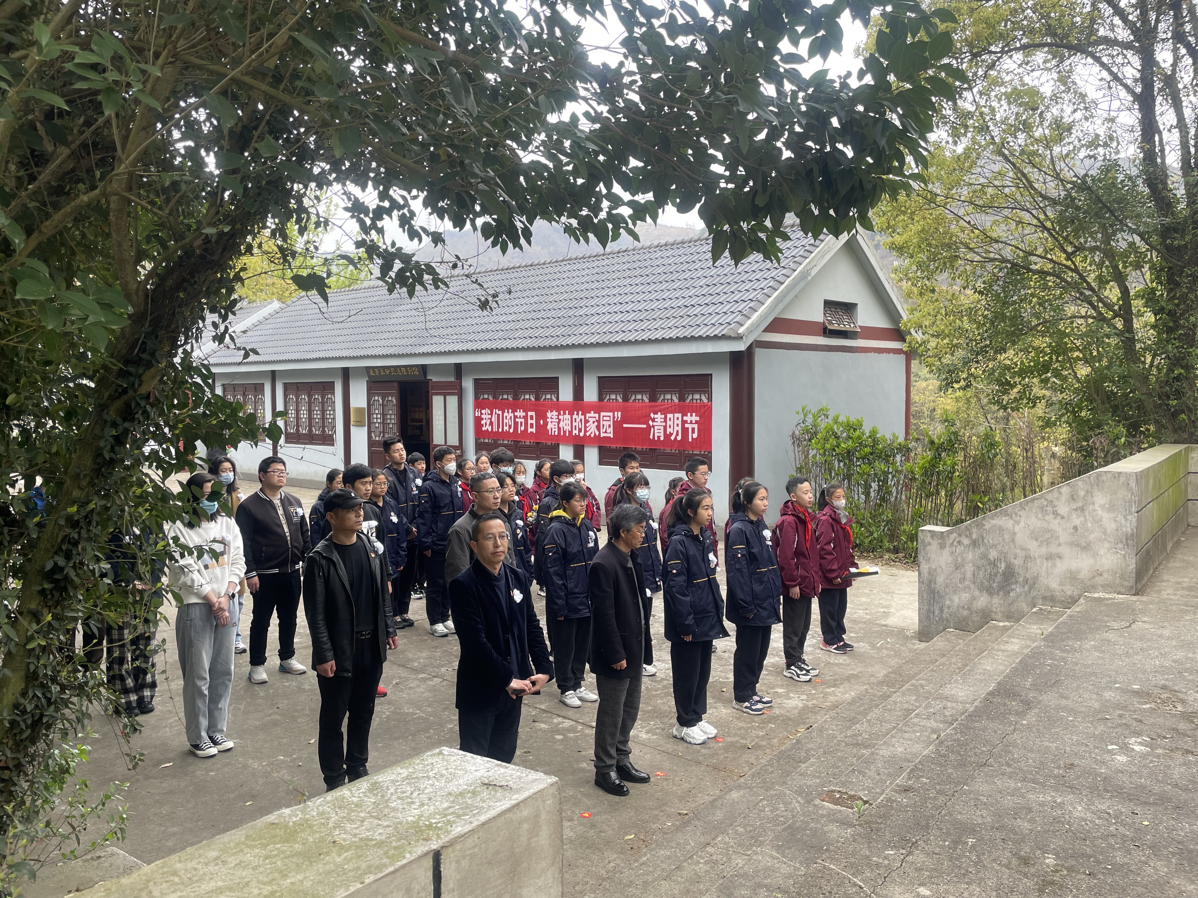 干施岙文化礼堂志愿者开展展茅革命史迹讲解志愿服务活动