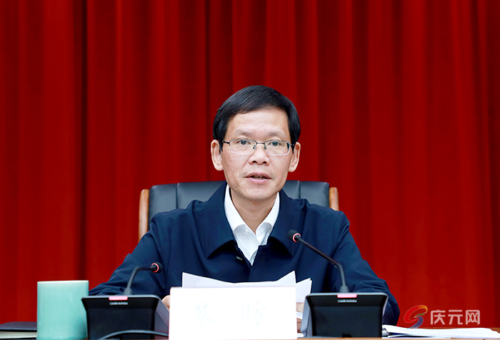 县委副书记,县长田健晖作工作部署.