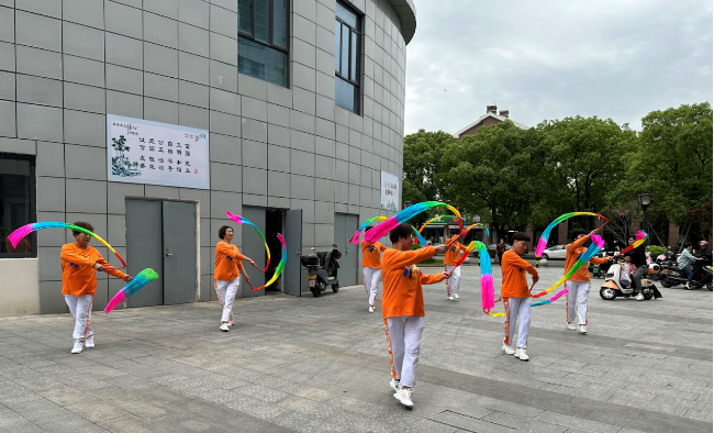 普陀區沈家門街道魯家峙村文化禮堂開展活力清晨廣場舞鍛鍊活動