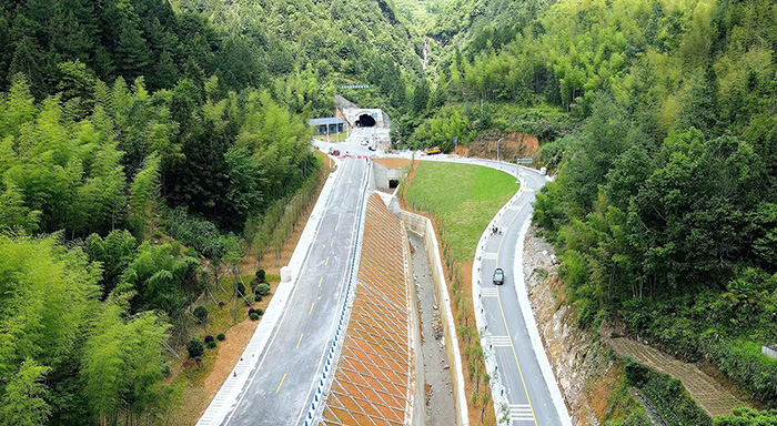 银屏山隧道!