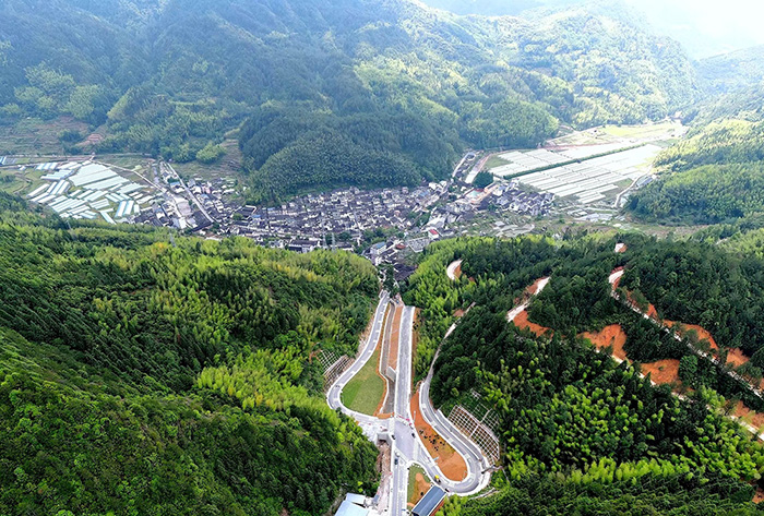 银屏山隧道!