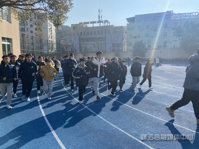 “天冷不强制穿校服” 彰显教育温度-嵊泗新闻网
