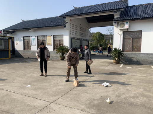 岱西镇火箭村文化礼堂开展踢毽子活动-岱山新闻网