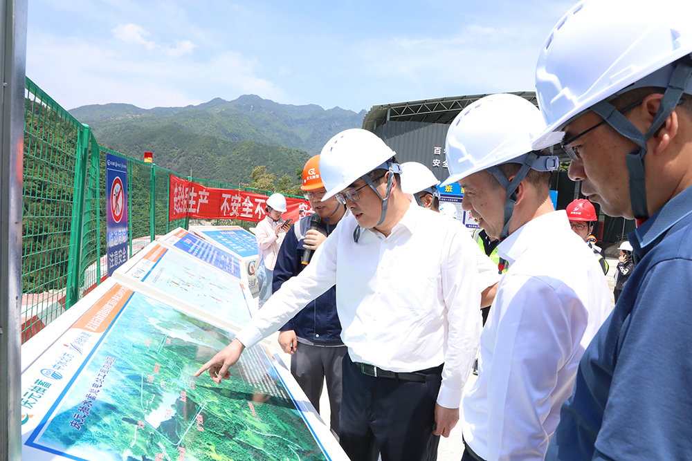 市委常委,常务副市长楼志坚来庆调研