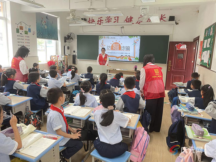 防骗反诈,一路"童"行——人保财险庆元支公司开展反诈宣传进校园活动