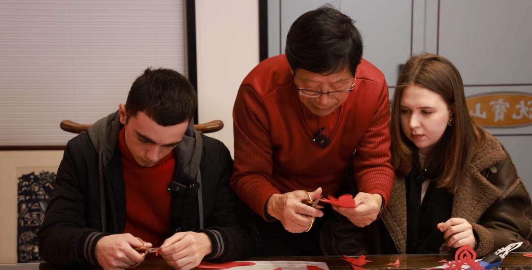 International Friends Explore Huangyans Festive Paper Cutting 