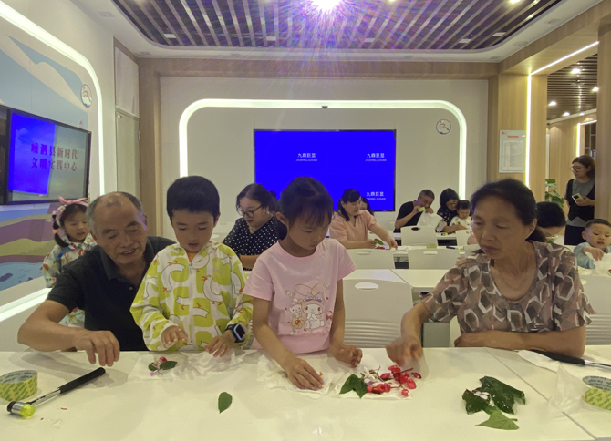 解锁祖孙新玩法!嵊泗隔代教养活动让带娃乐趣翻倍-嵊泗新闻网