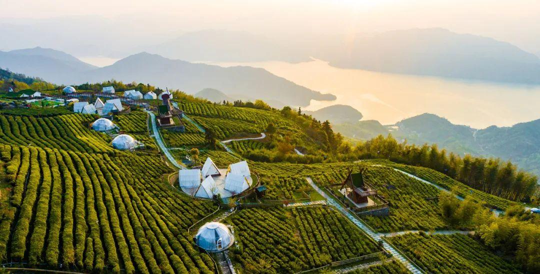 Huangyans 20C Cool Paradises: Discover Natures 