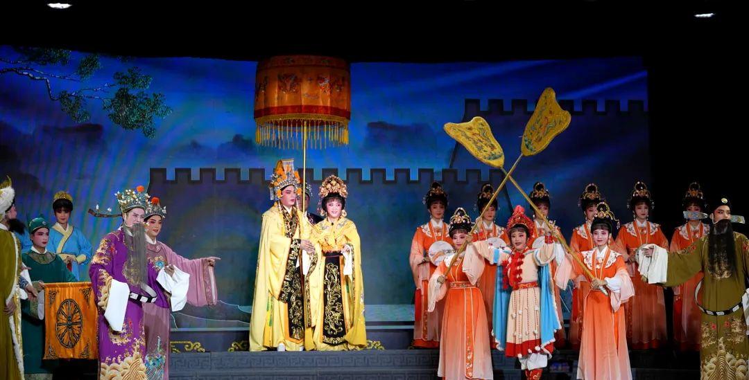 A Night of Opera: National Troupes Bring Huangyan to Life