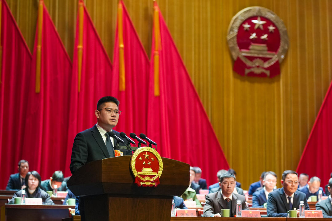 ͯɭ���س�����ʮ�߽��˴���λ����ϵ���ְ��̬����