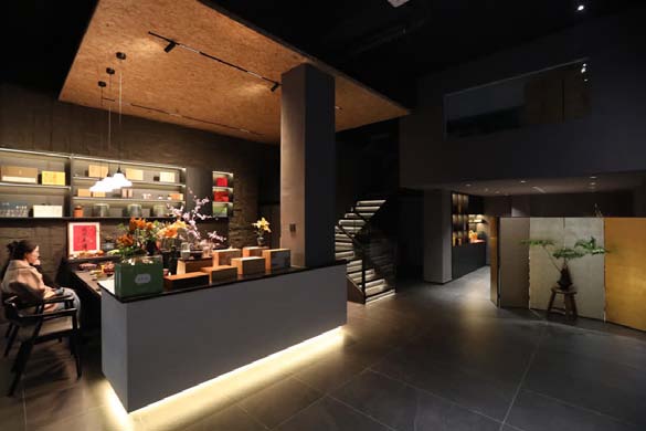 ��ʽ��ռ�̽�����ҵ��·��